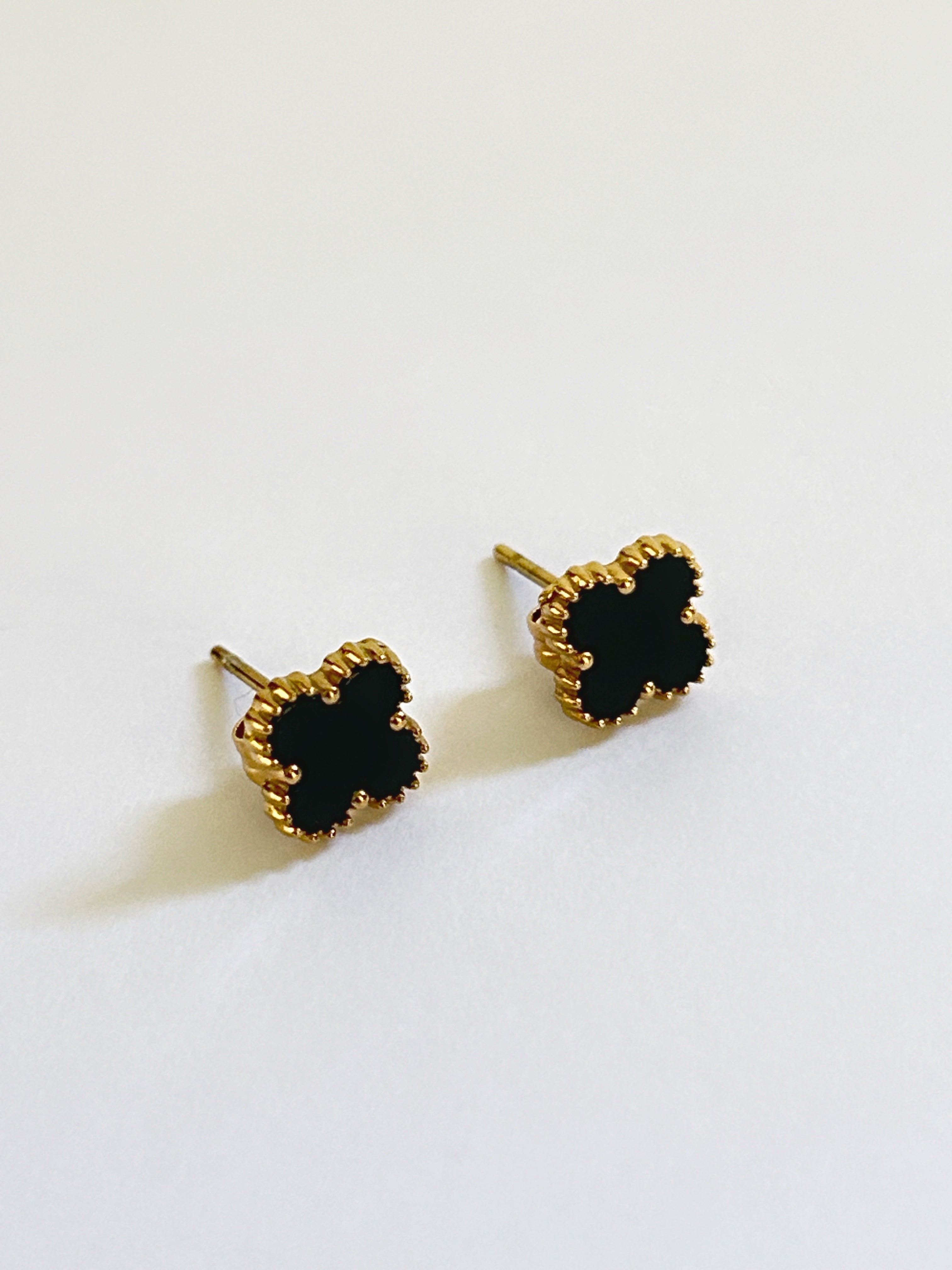 Aretes Trebol Negro Mujer